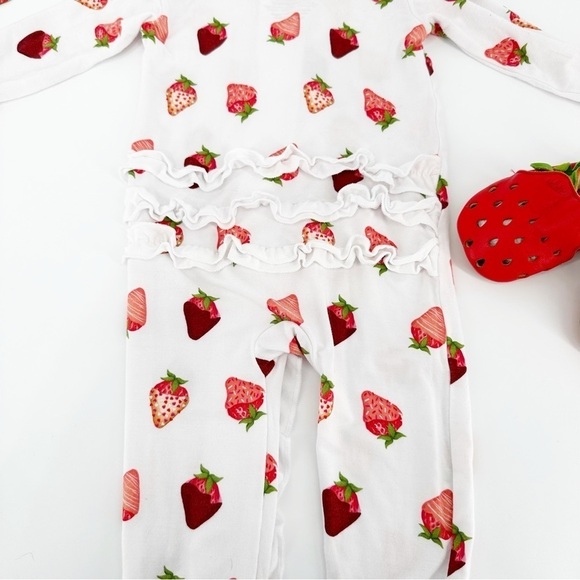 Bundle House of Loolous Strawberry Bamboo Sleeper EZPZ  Strawberry Crib Shoes - Picture 7 of 7